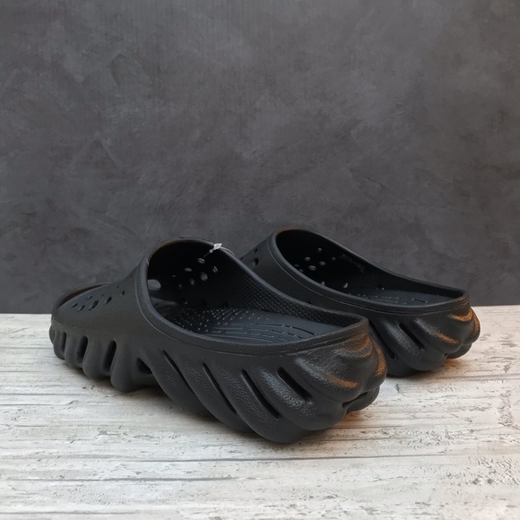 Crocs Echo Slide - Picture 10 of 15